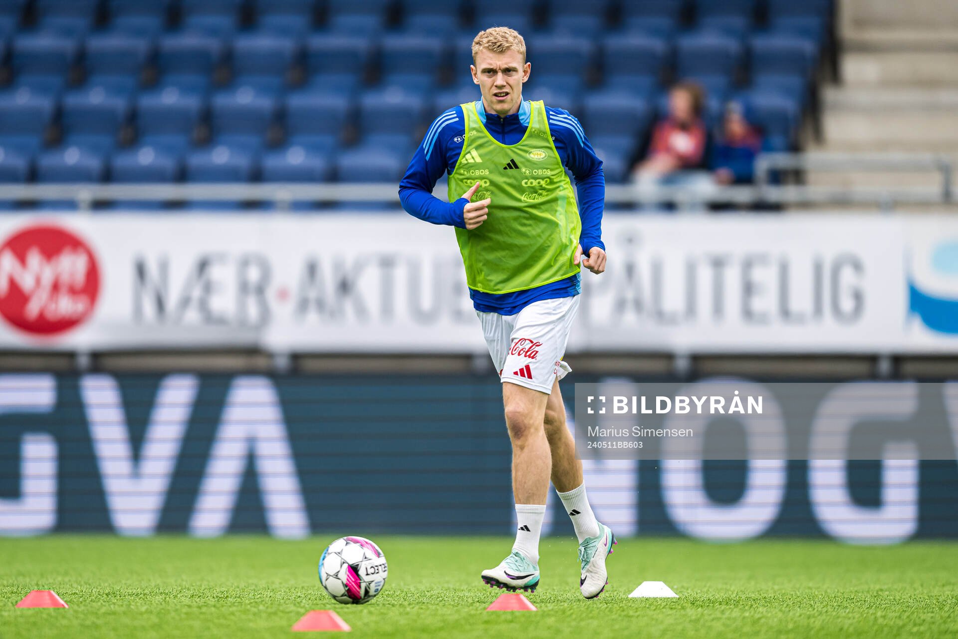 Henrik Bjørdal of Vålerenga warms up