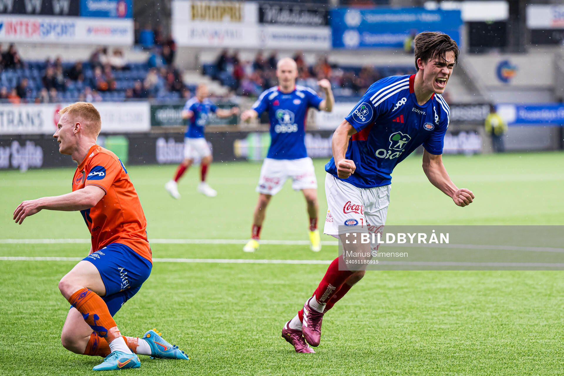 Magnus Riisnæs of Vålerenga celebrates