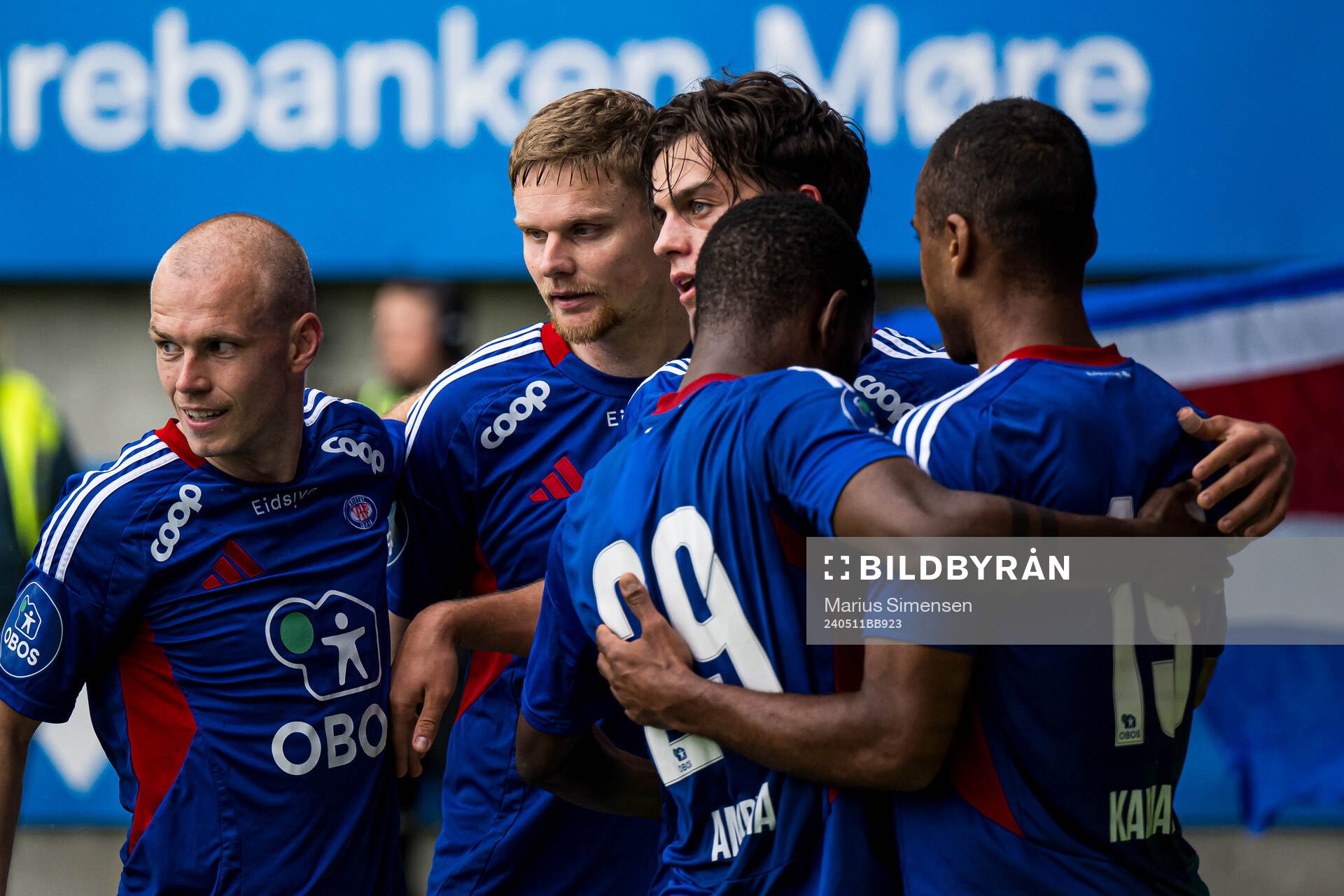 Magnus Riisnæs of Vålerenga celebrates
