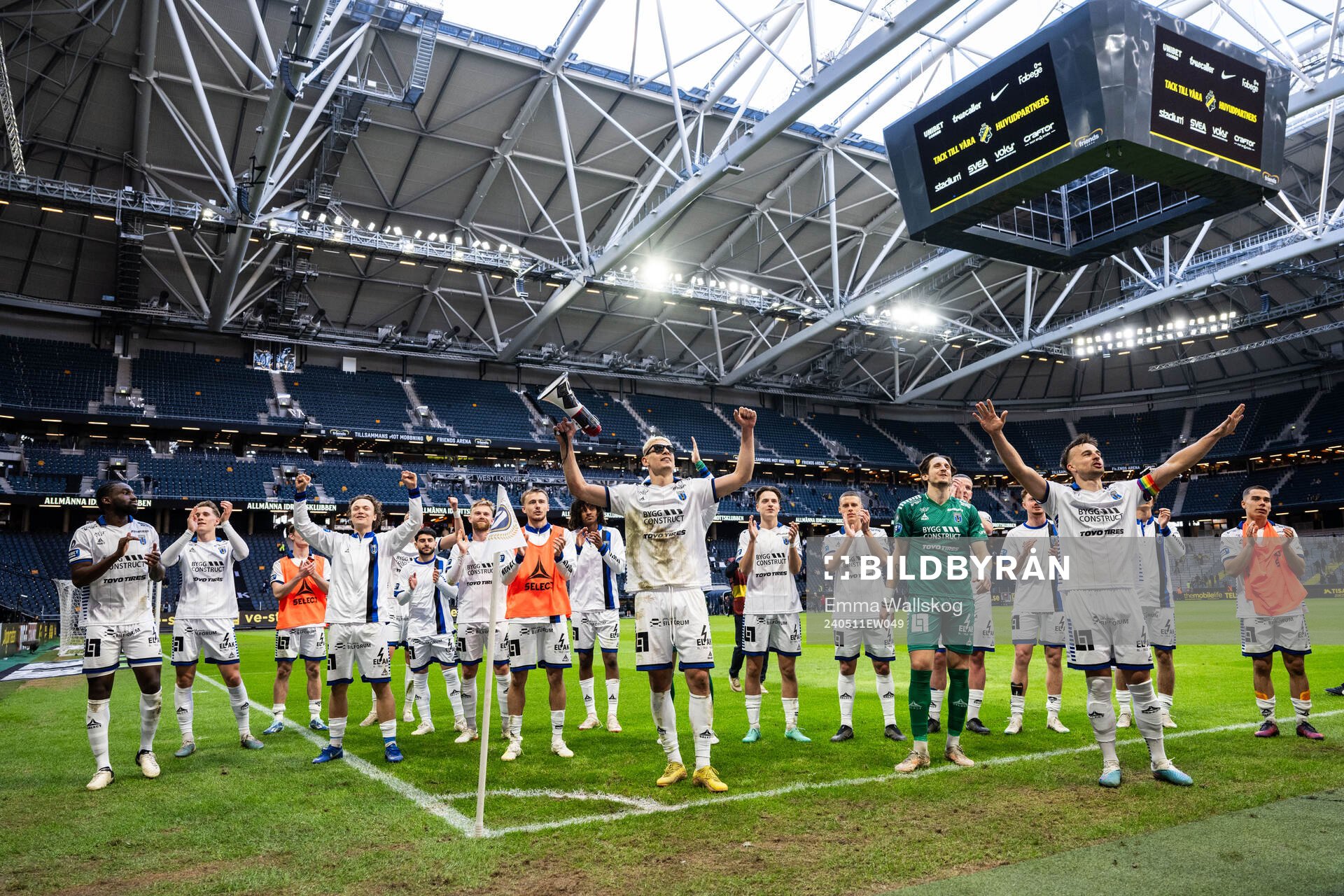 Sirius spelare jublar efter fotbollsmatchen i Allsvenskan mellan AIK och Sirius den 11 maj 2024 i Stockholm. 