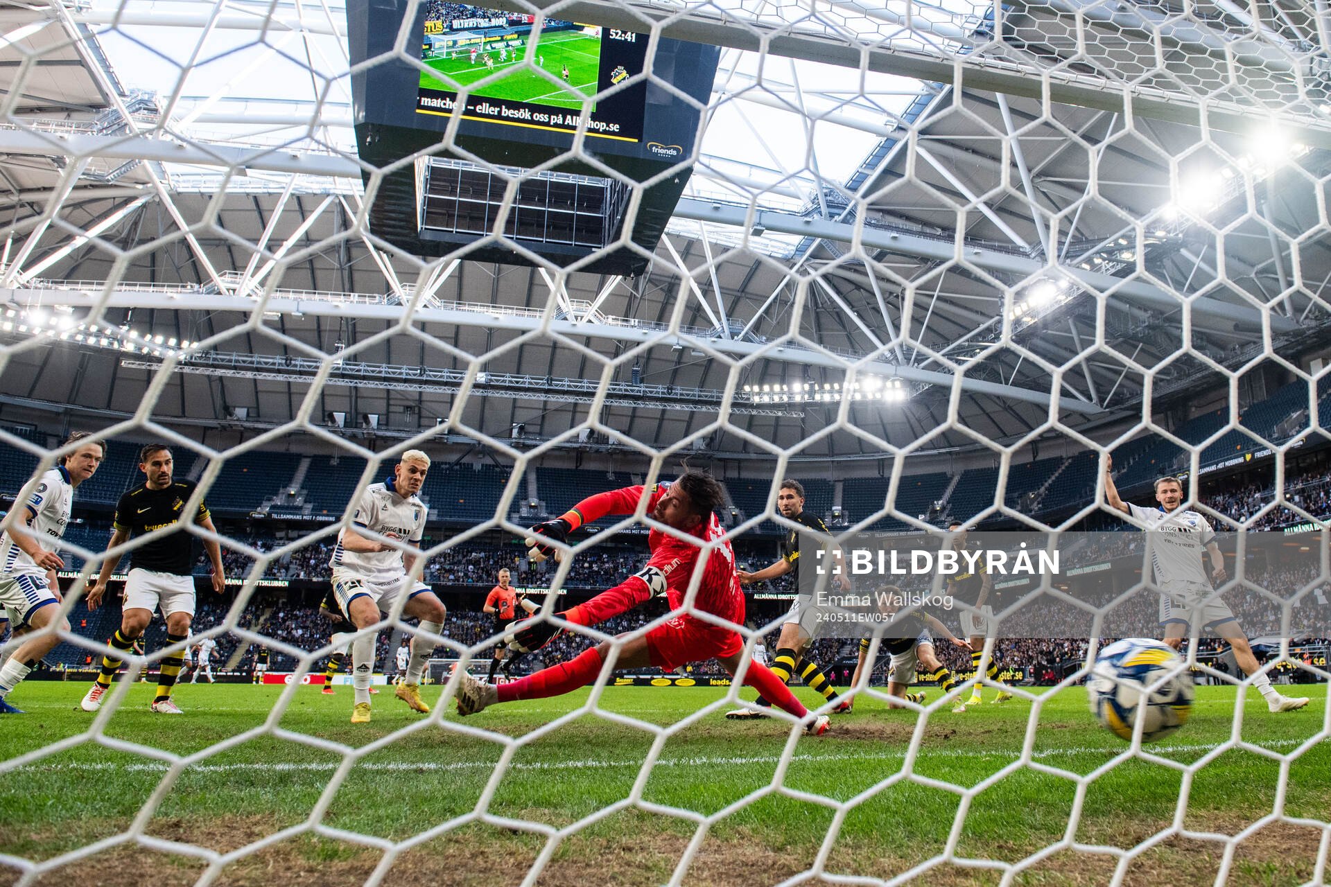 Sirius Yousef Salech gör 0-2 bakom AIKs målvakt