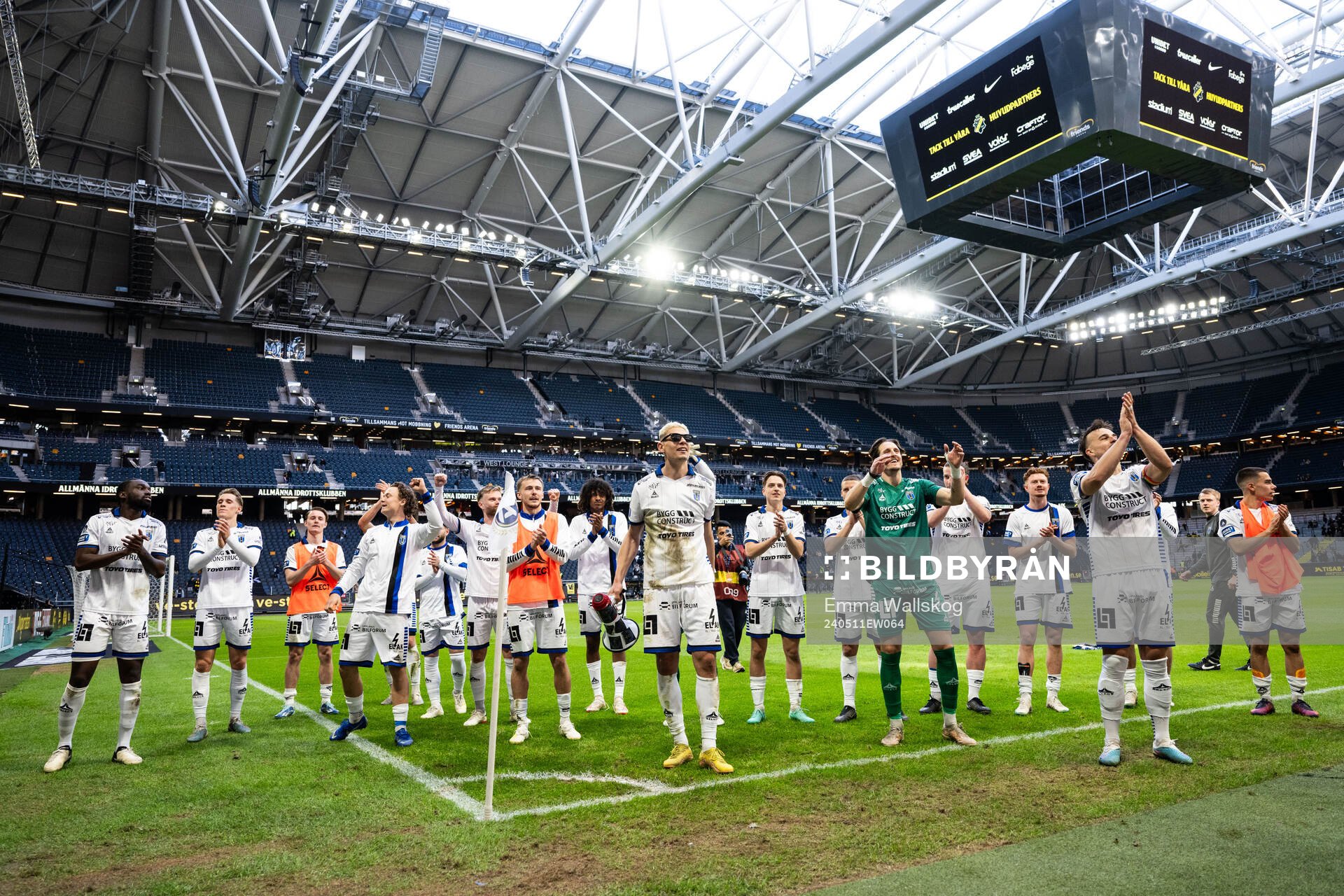 Sirius spelare jublar efter fotbollsmatchen i Allsvenskan mellan AIK och Sirius den 11 maj 2024 i Stockholm. 
