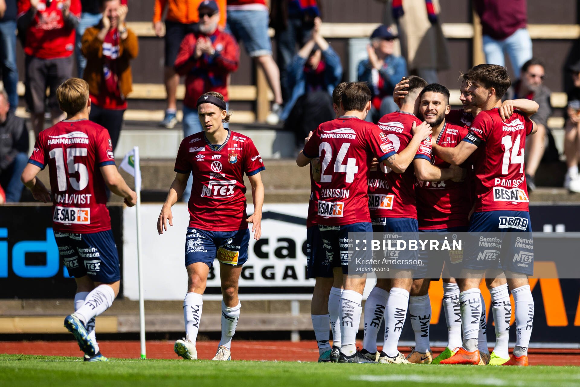 Örgrytes Edi Sylisufaj jublar med lagkamrater