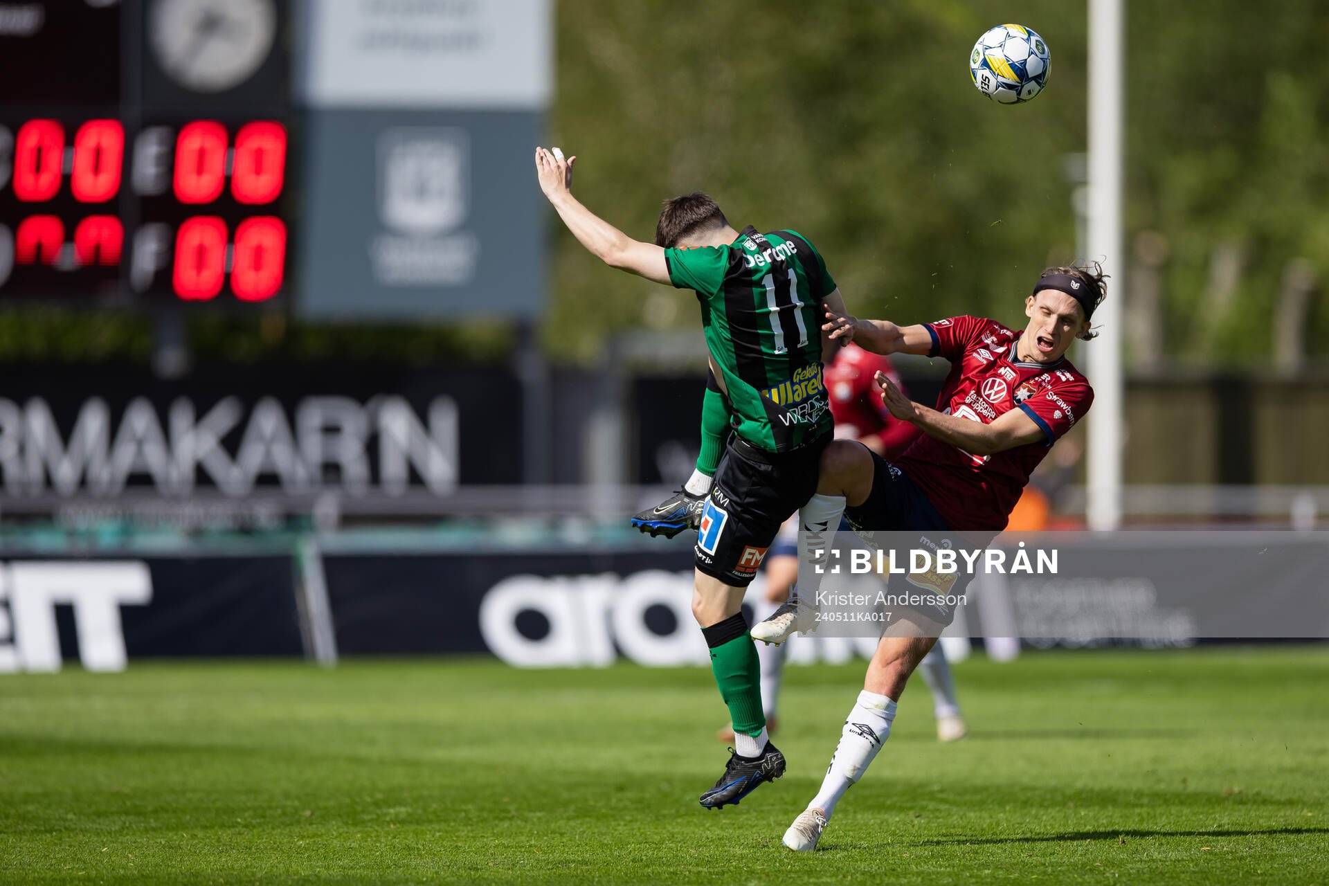 Varbergs Isak Bjerkebo och Örgrytes Charlie Vindehall