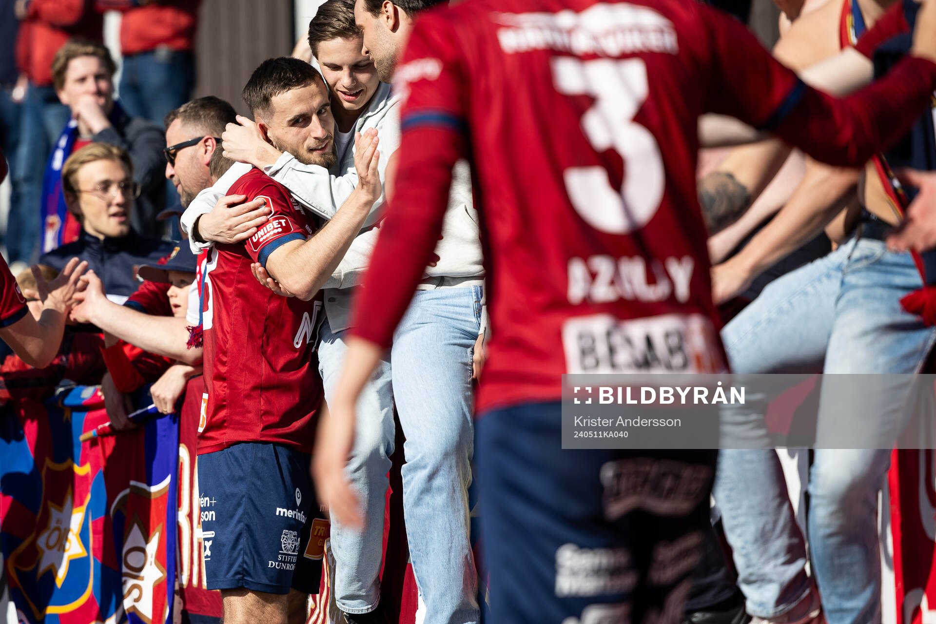 Örgrytes Erion Sadiku jublar efter fotbollsmatchen i Superettan mellan Varberg och Örgryte den 11 maj 2024 i Varberg. 