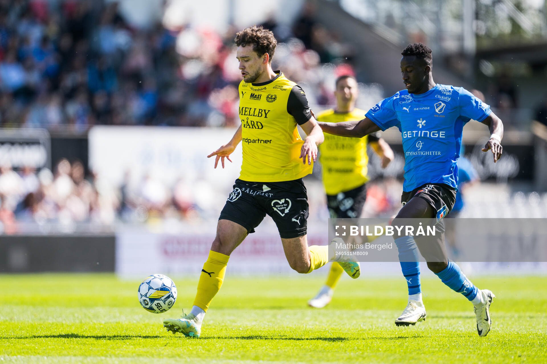 Mjällbys Colin Rösler och Halmstads Naeem Mohammed