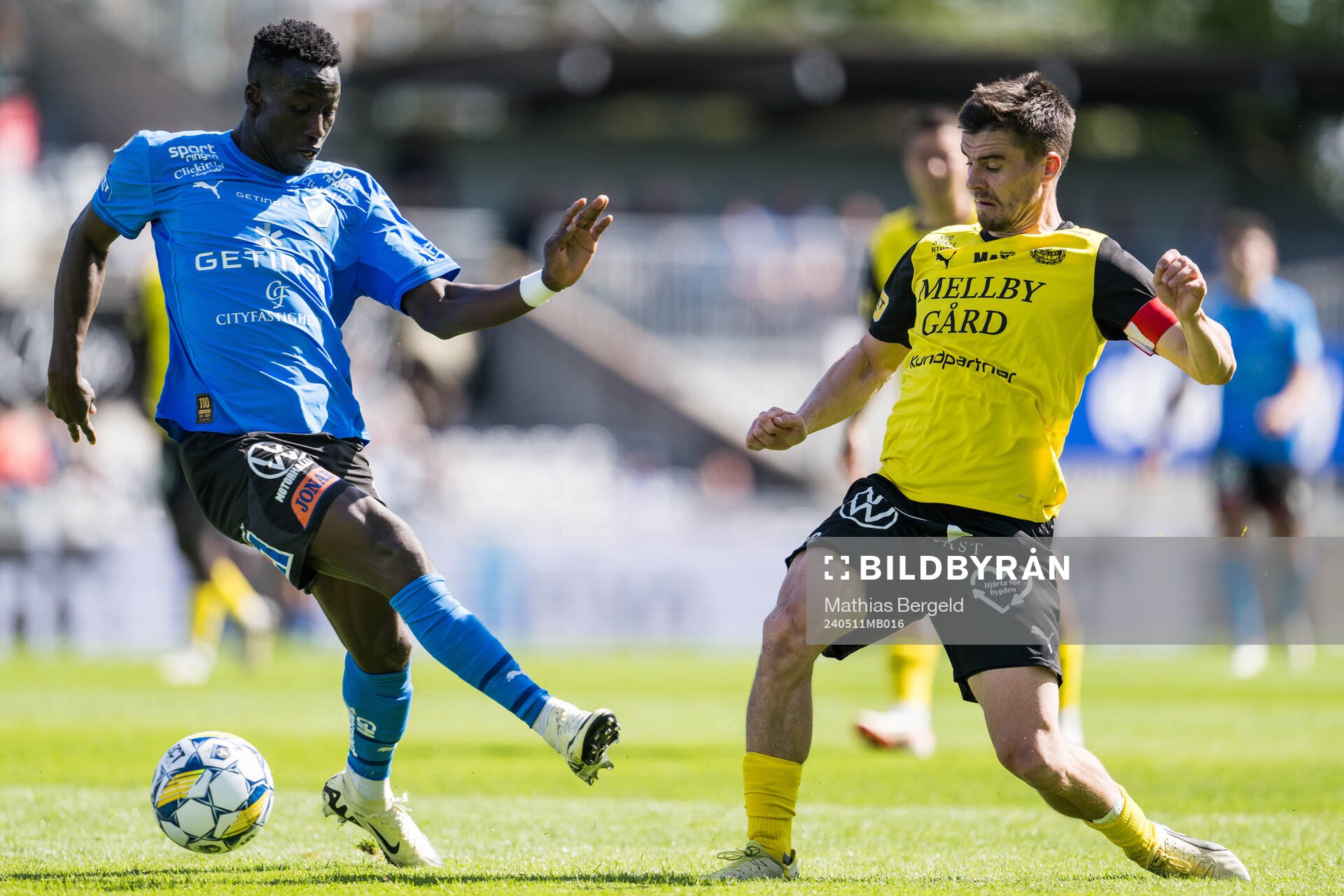 Halmstads Naeem Mohammed och Mjällbys Jesper Gustavsson