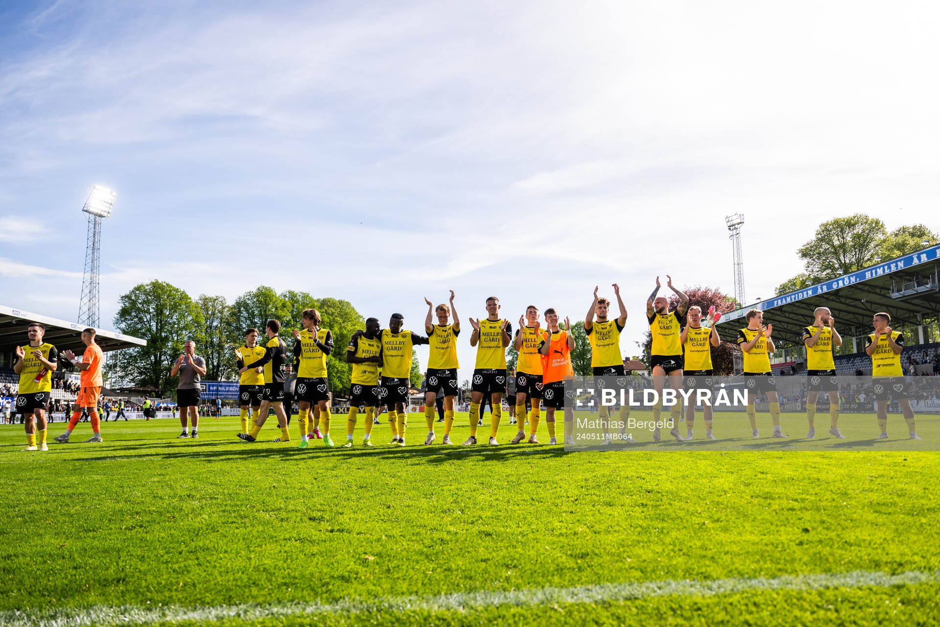 Mjällbys spelare jublar