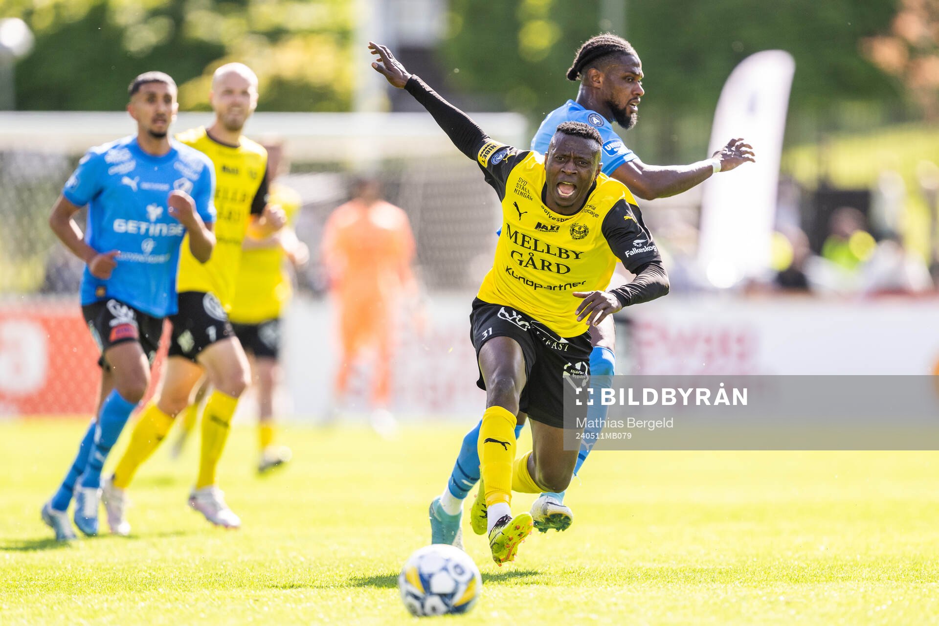 Halmstads Joseph Baffoe och Mjällbys Silas Nwankwo