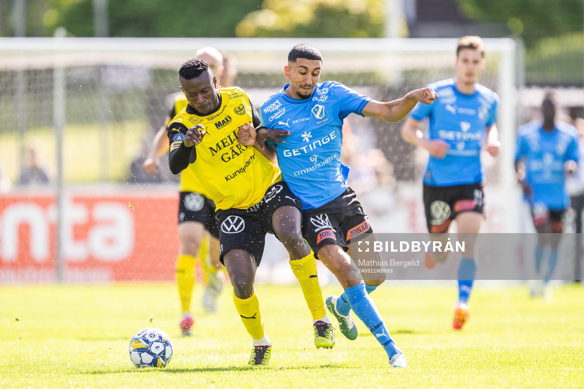 Mjällbys Silas Nwankwo och Halmstads Amir Al-Ammari