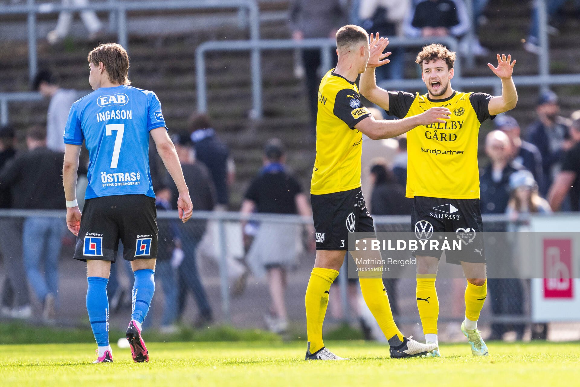Halmstads Birnir Ingason deppar medan Mjällbys Arvid