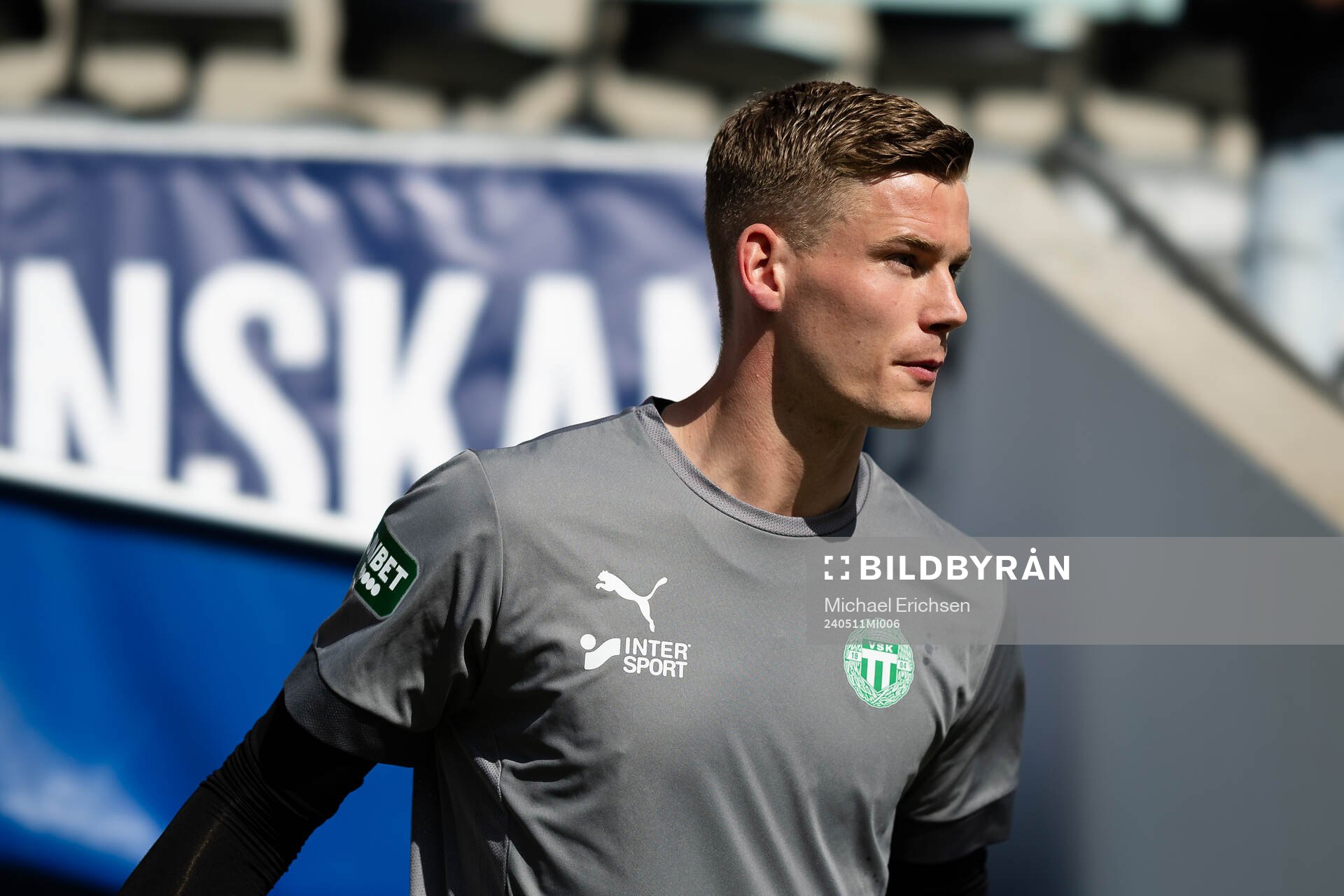 Västerås målvakt Johan Brattberg innan  fotbollsmatchen