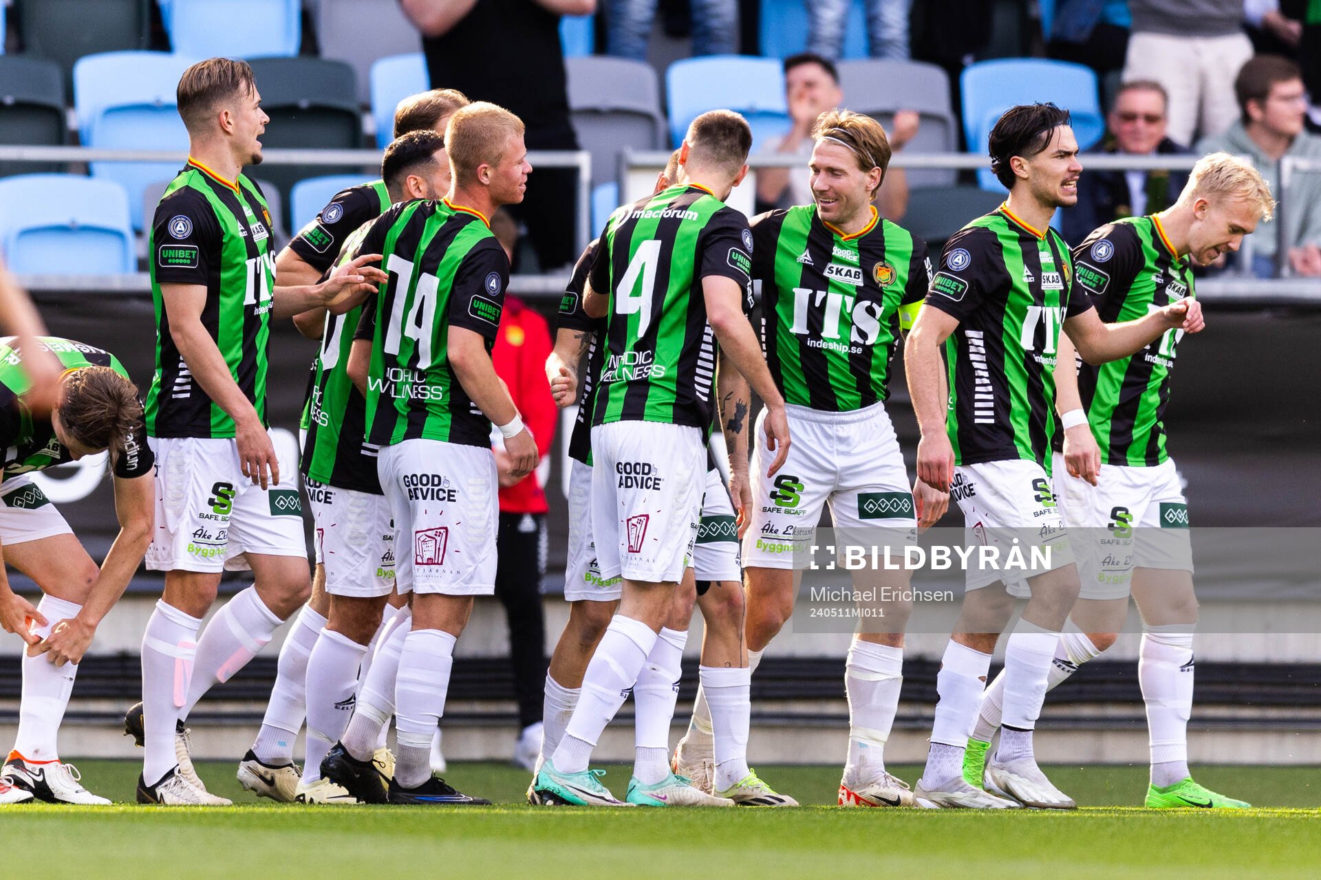 GAIS Jonas Lindberg jublar med lagkamrater