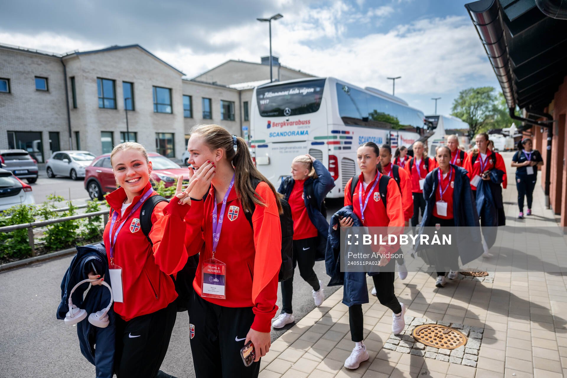 Mia Johannessen Bakke and Ina Raaum Andreassen of Norway