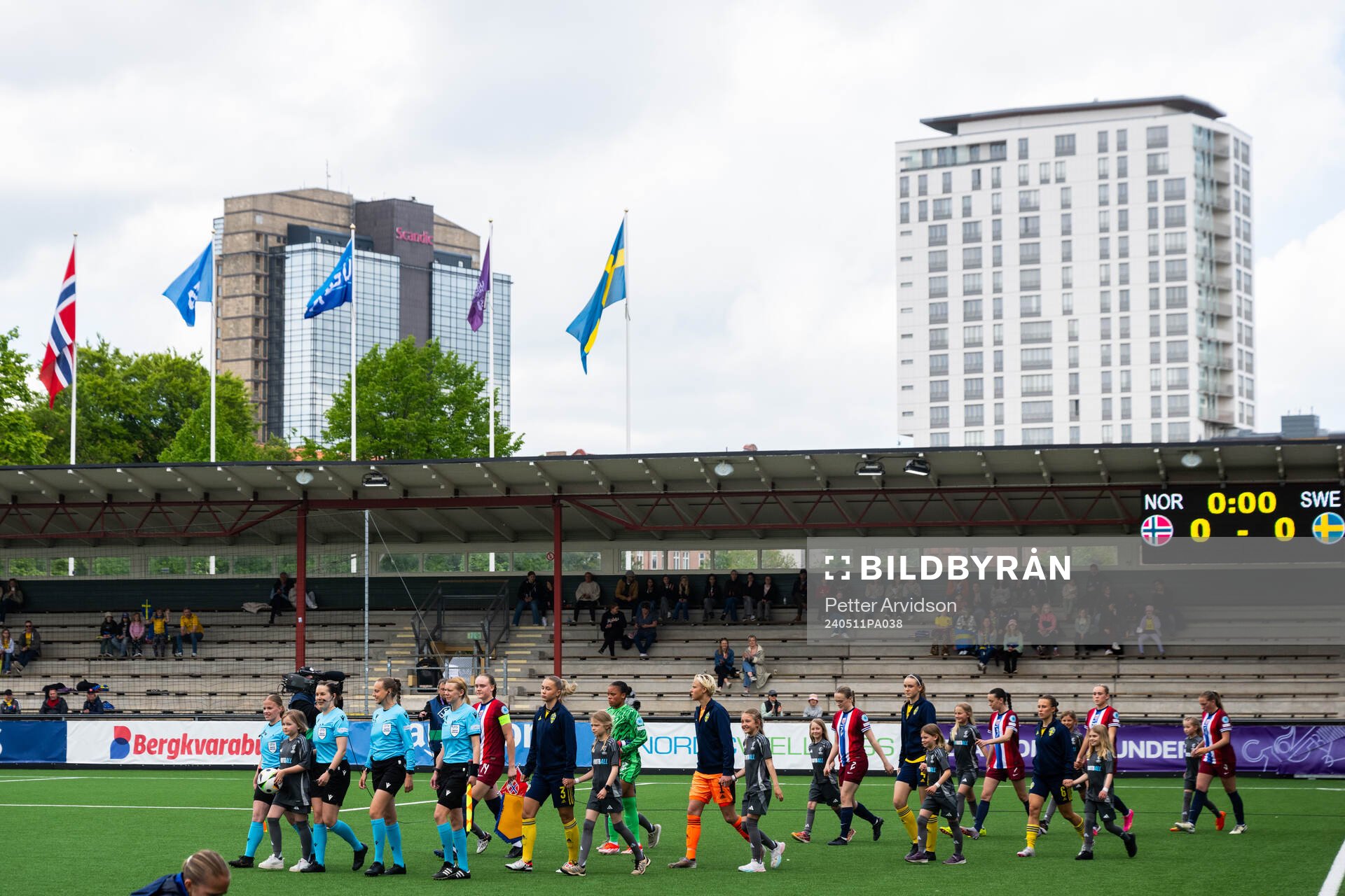 Players of Sweden and Norway