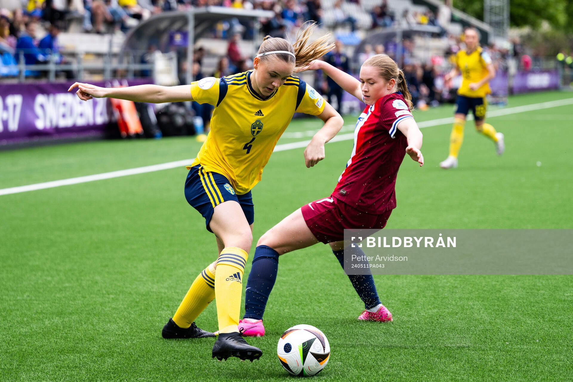 Fabienne Bartholdson of Sweden and Mia Johannessen Bakke of