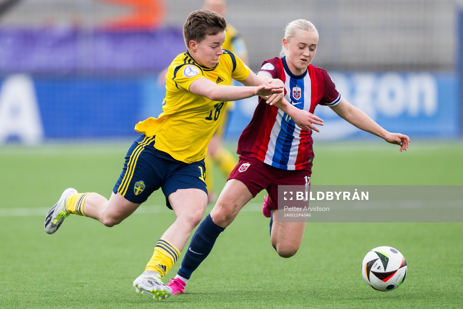 Isabelle Goldmann of Sweden and Tommine Enger of Norway