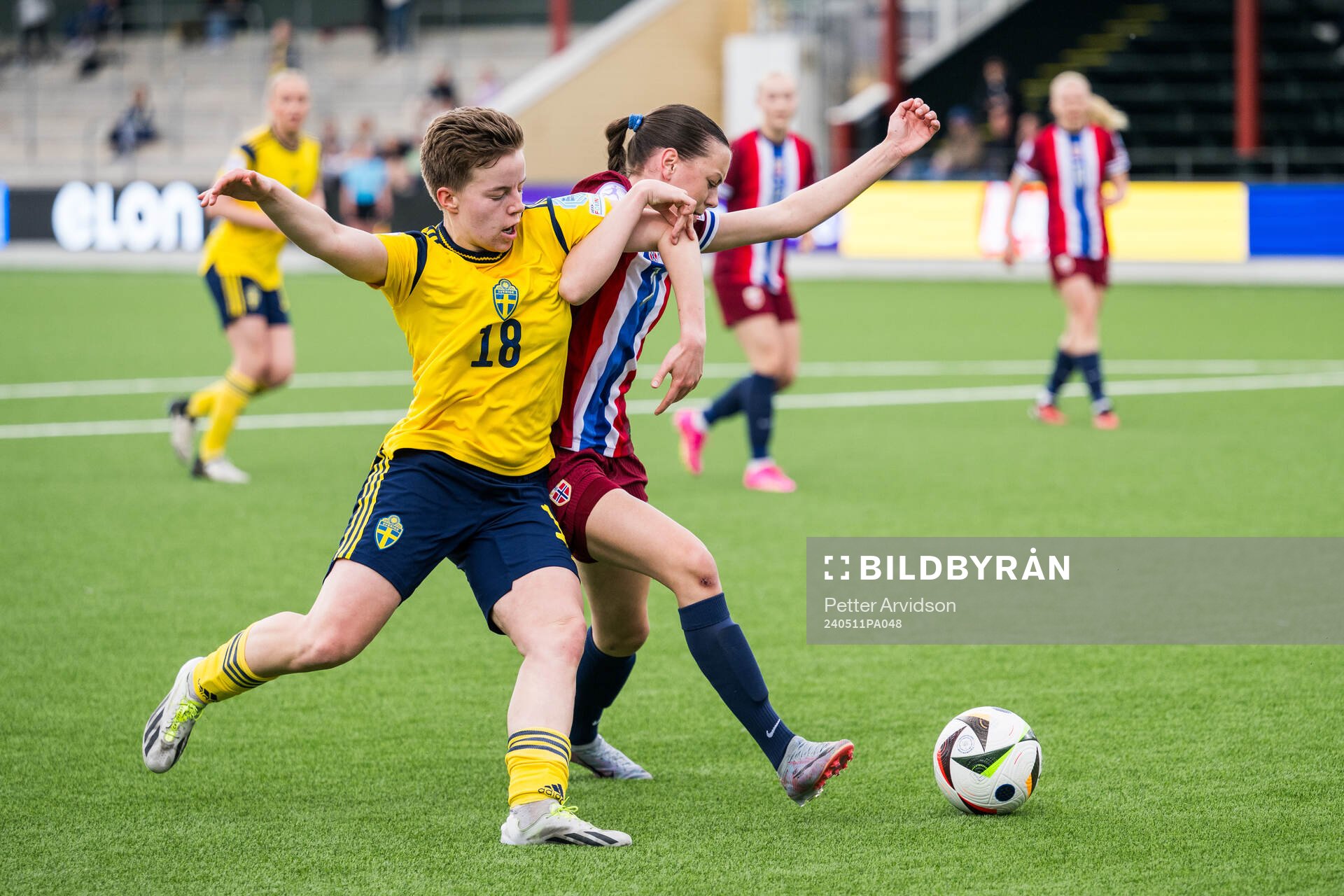 Isabelle Goldmann of Sweden and Nora Mjøs of Norway