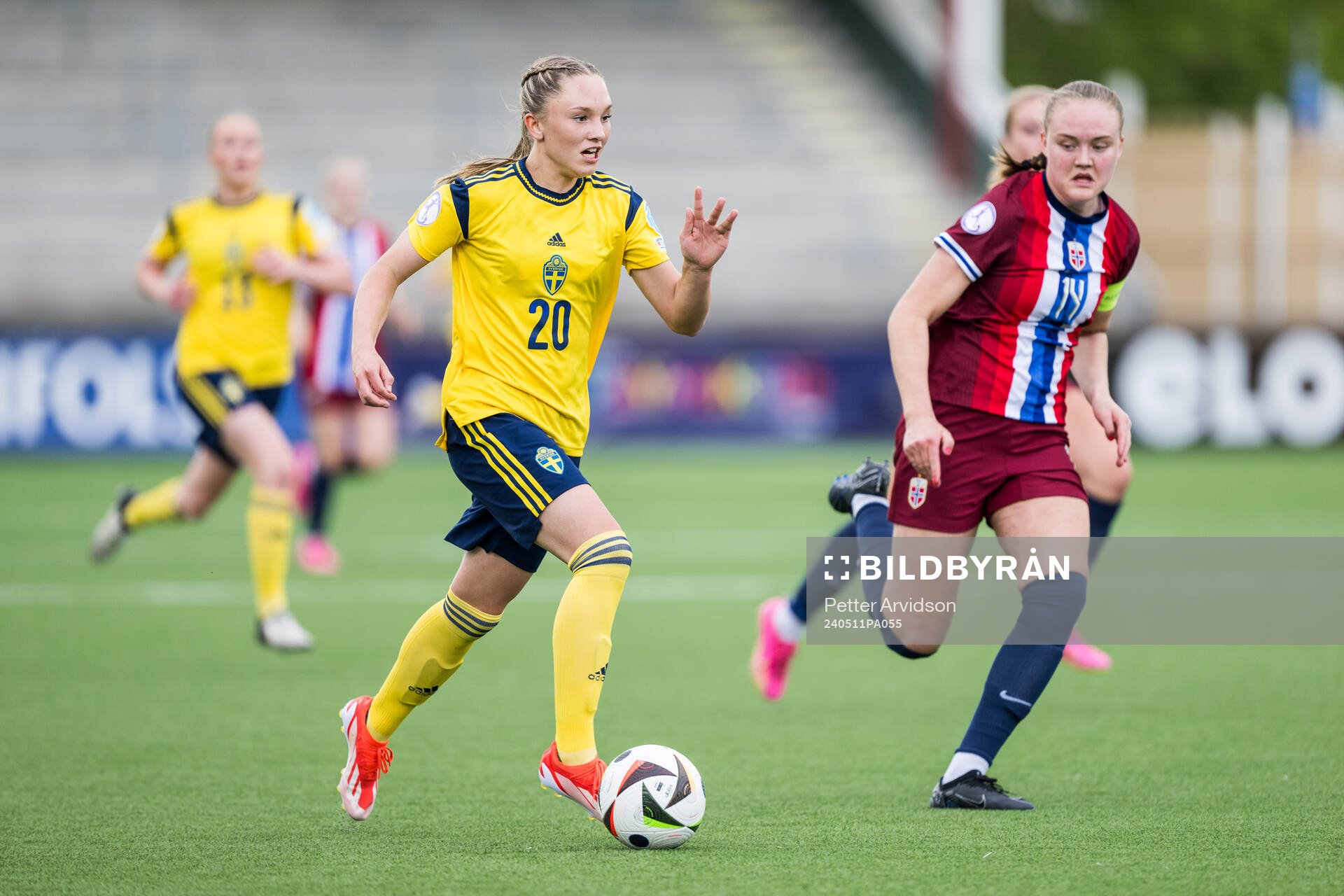 Nova Rolfsson of Sweden and Tuva Olaussen Sagen of Norway during the UEFA European Women’s Under-17 Championship match between Norway and Sweden on May 11, 2024 in Malmö.