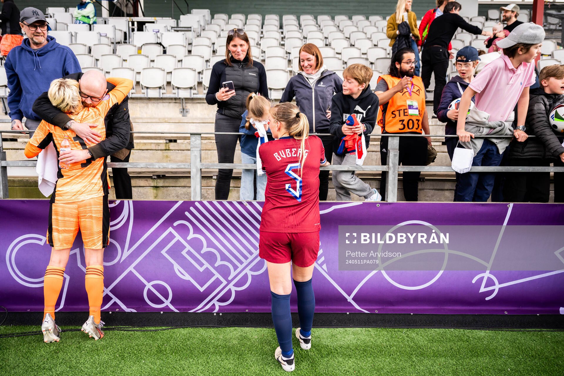 Goalkeeper Saga Andersson of Sweden and Mia Johannessen