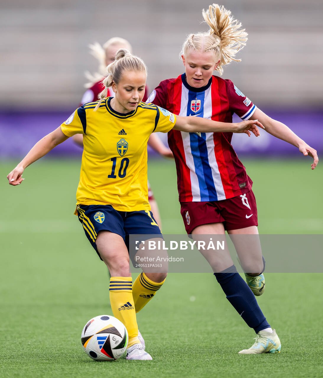 Maja Nilsson of Sweden and Linnea Holmesveen Moen of Norway during the UEFA European Women’s Under-17 Championship match between Norway and Sweden on May 11, 2024 in Malmö.