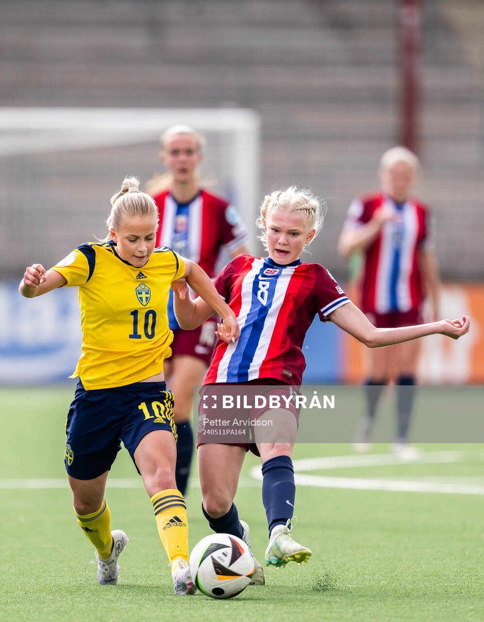 Maja Nilsson of Sweden and Linnea Holmesveen Moen of Norway during the UEFA European Women’s Under-17 Championship match between Norway and Sweden on May 11, 2024 in Malmö.