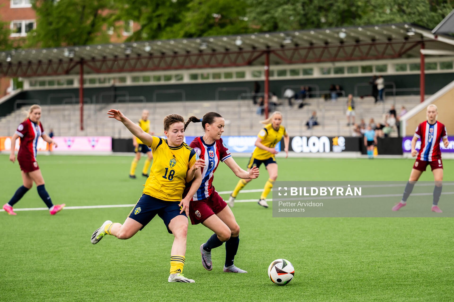 Isabelle Goldmann of Sweden and Nora Mjøs of Norway