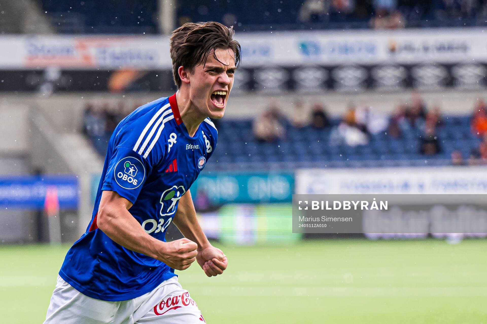 Magnus Riisnæs of Vålerenga celebrates