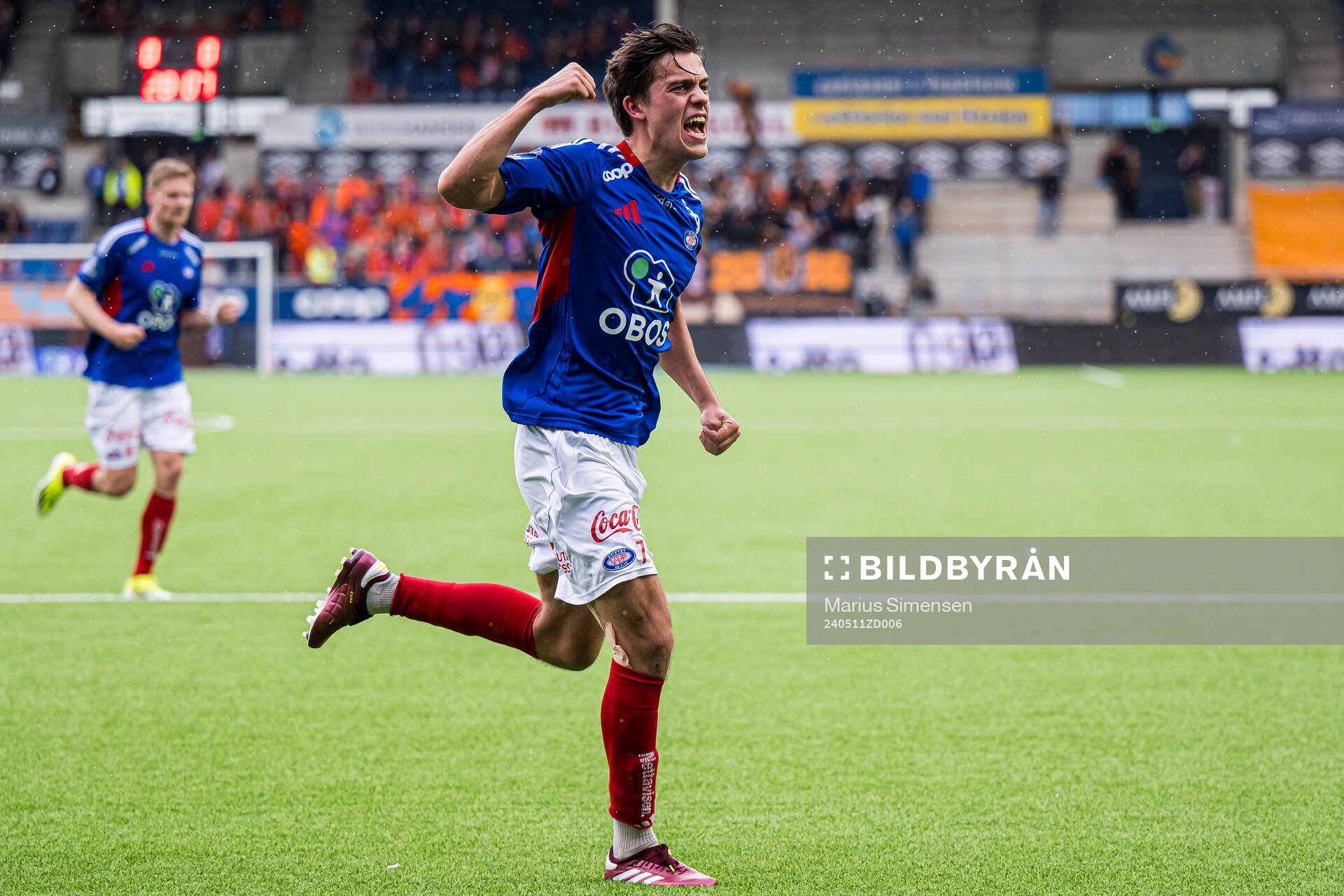 Magnus Riisnæs of Vålerenga celebrates