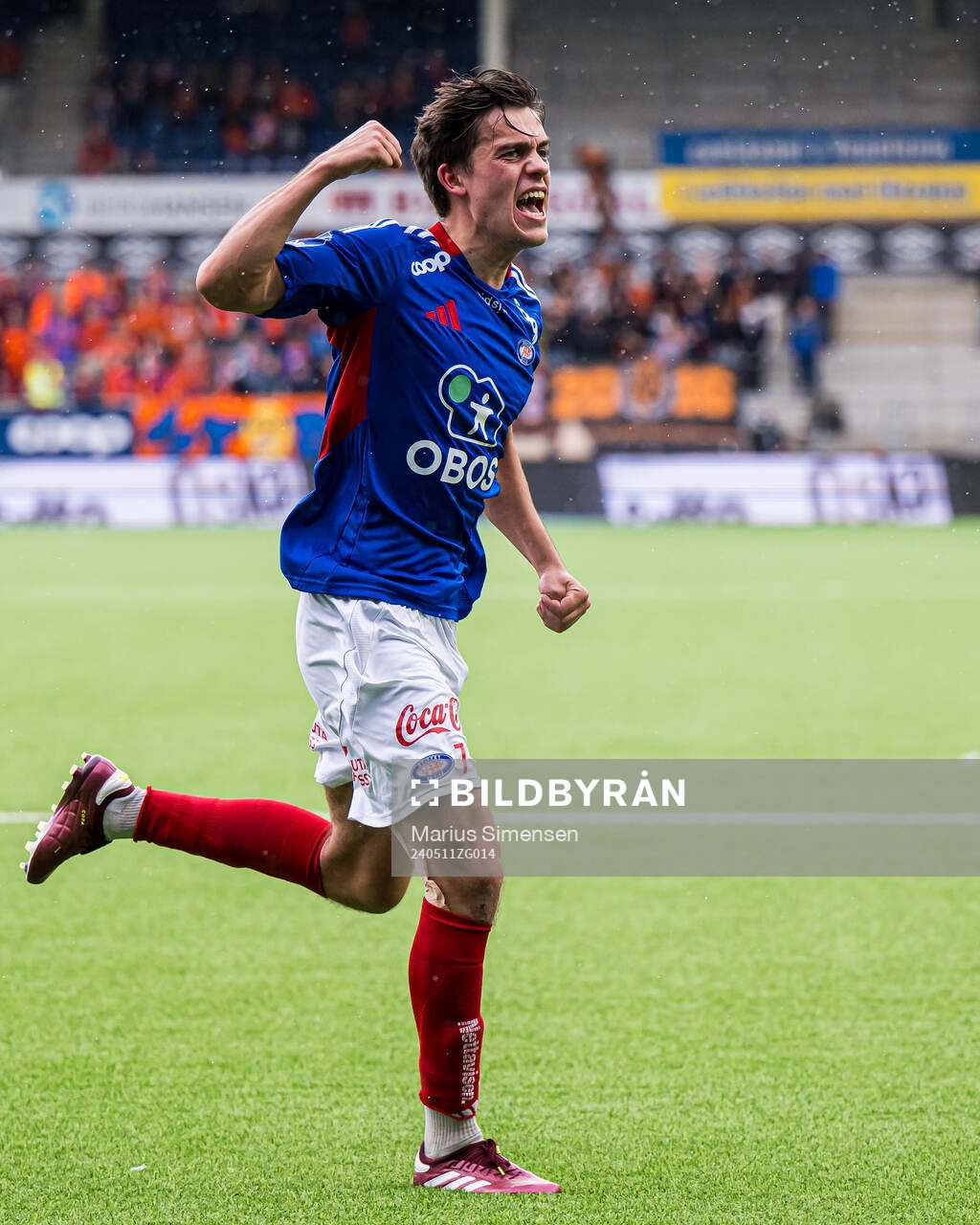 Magnus Riisnæs of Vålerenga celebrates