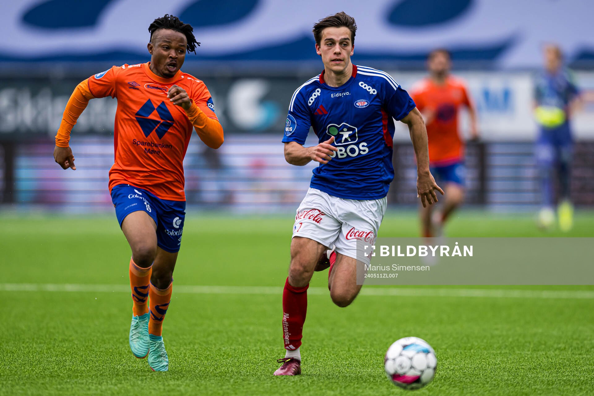 Isaac Atanga of Aalesund and Magnus Riisnæs of Vålerenga