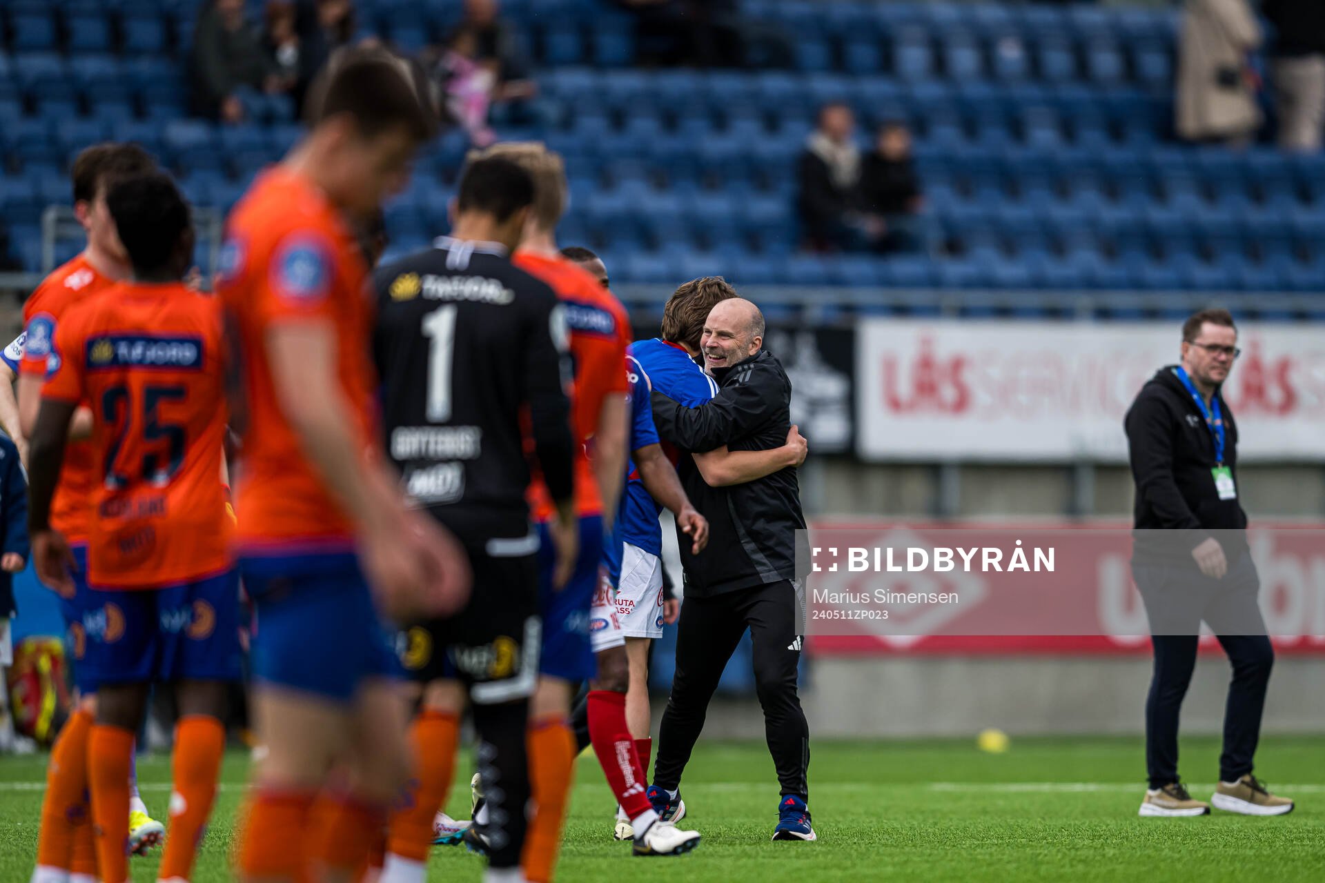 Geir Bakke, head coach of Vålerenga, celebrates after the OBOS-ligaen match between Aalesund and Vålerenga on May 11, 2024 in Ålesund.