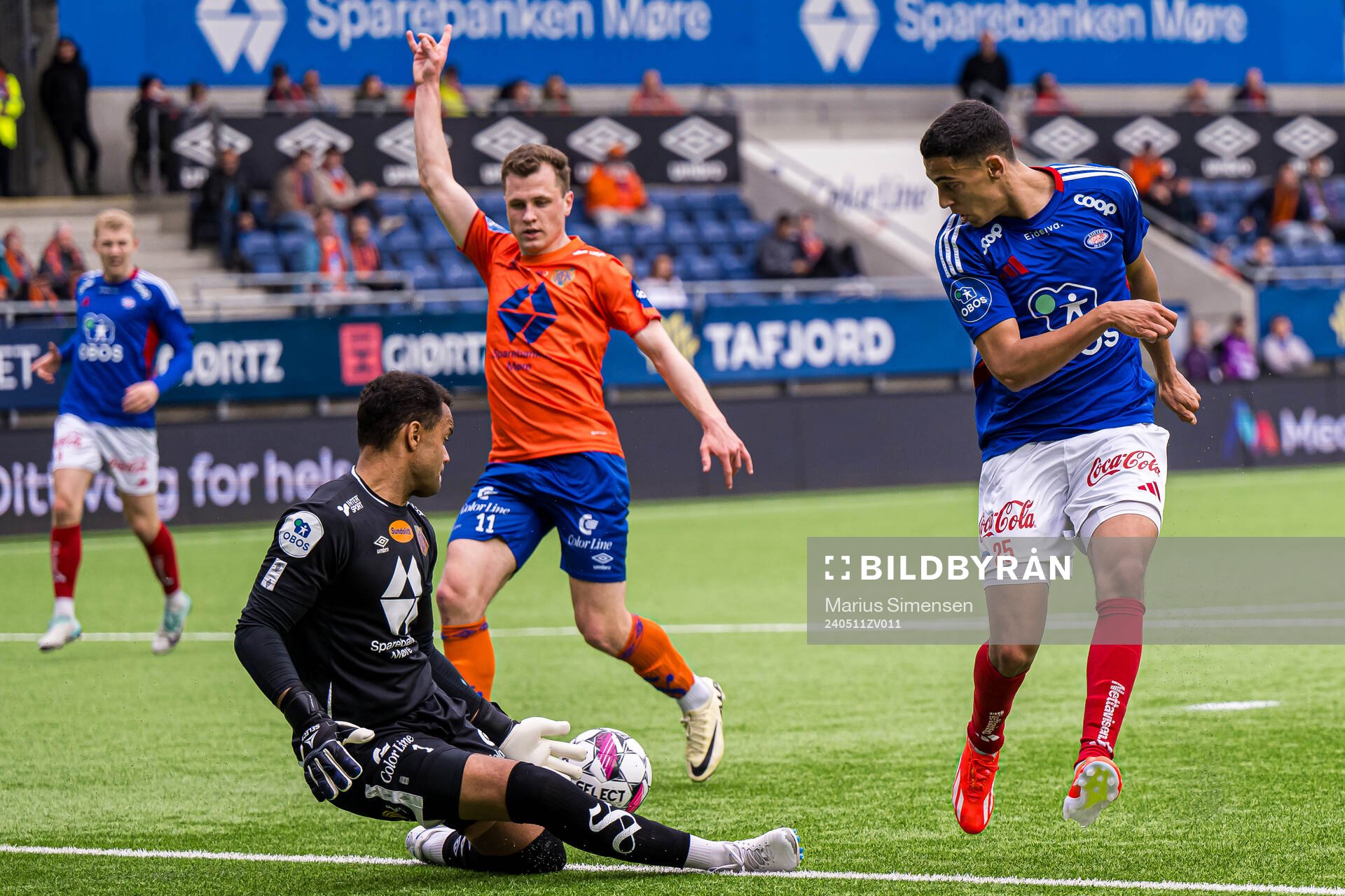 Jones El-Abdellaoui of Vålerenga missing a chance to score