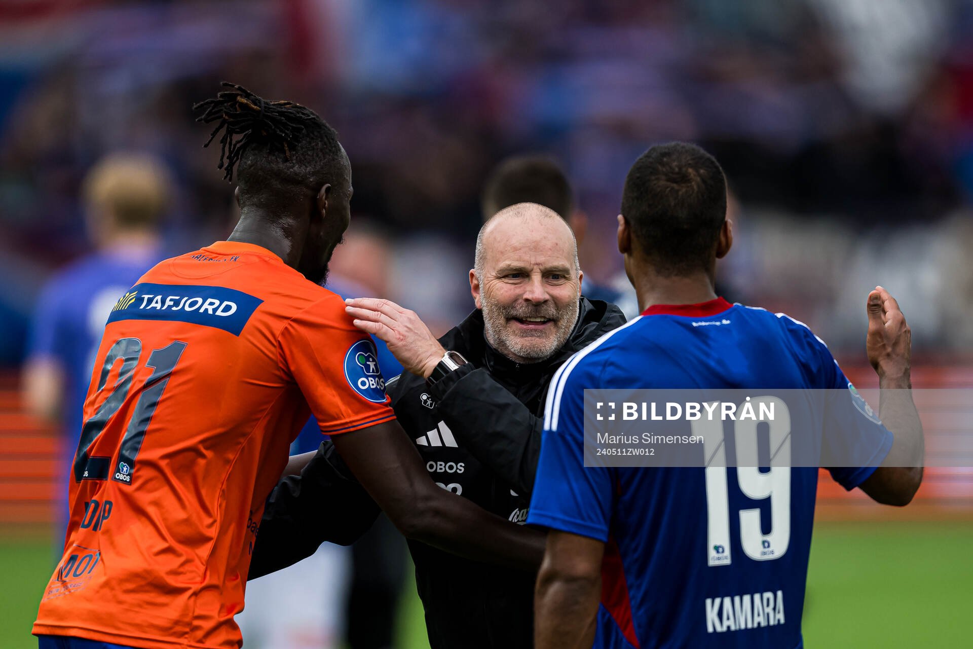 Geir Bakke, head coach of Vålerenga, celebrates after the OBOS-ligaen match between Aalesund and Vålerenga on May 11, 2024 in Ålesund.
