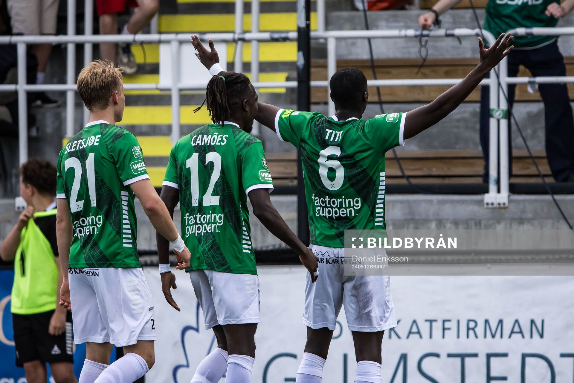 Brages Adil Titi jublar efter 2-1 under fotbollsmatchen i Superettan mellan Brage och Östersund den 12 maj 2024 i Borlänge. 
