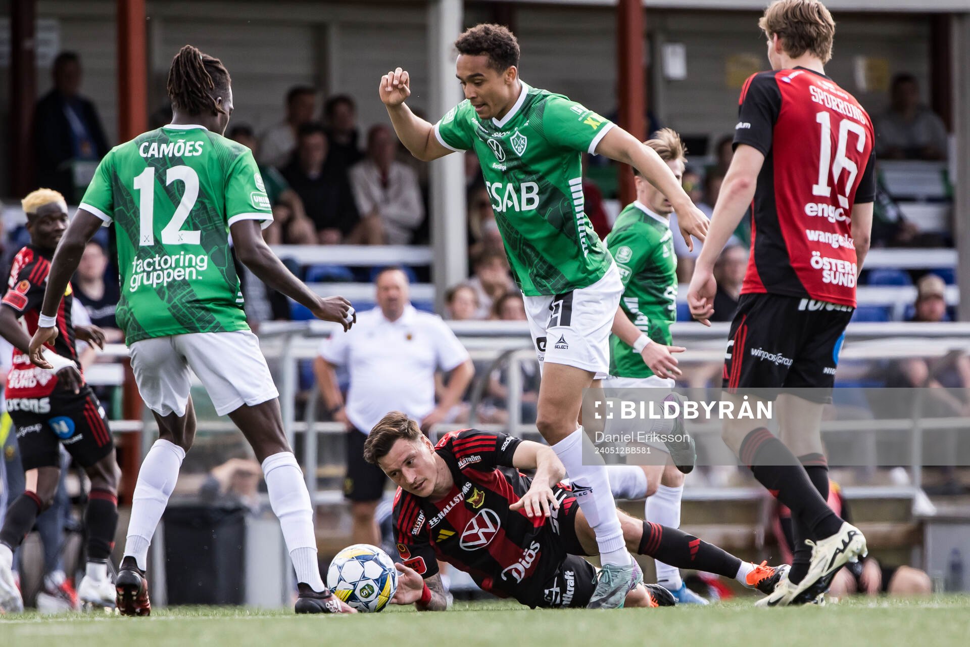 Östersunds Jamie Ryan Hopcutt och Brages Eirik Asante Gayi