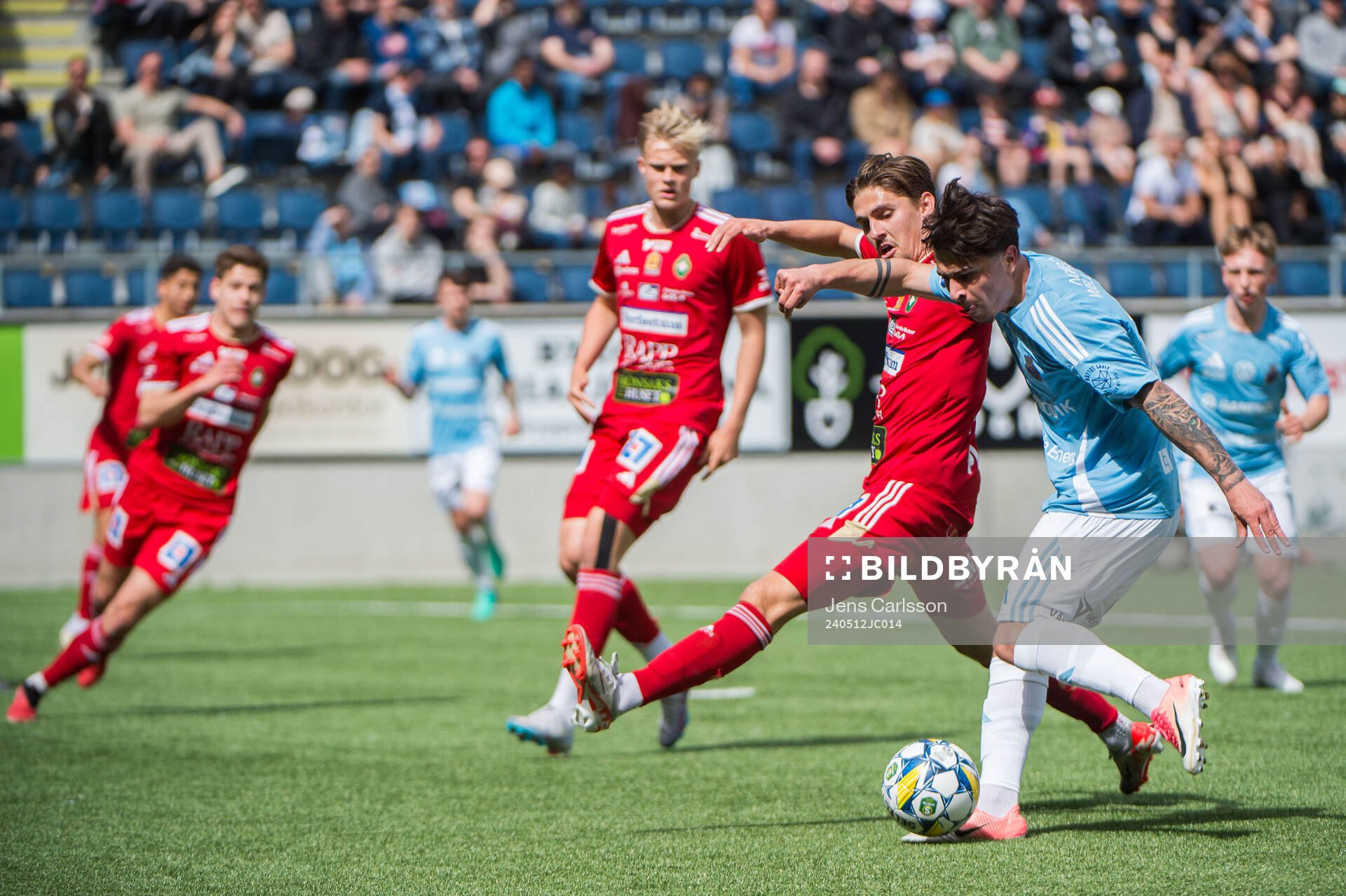Skövde AIKs Fritiof Hellichius och Gefles Antonio Yakoub