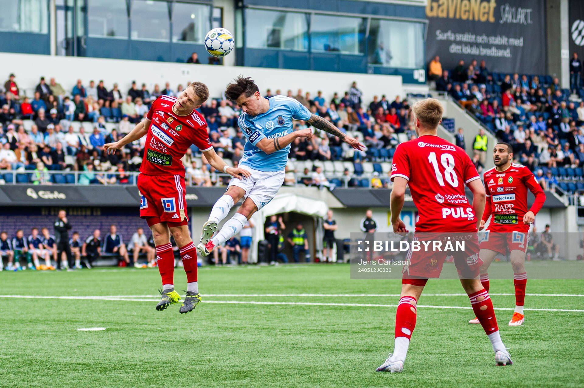 Skövde AIKs Gustav Broman och Gefles Antonio Yakoub