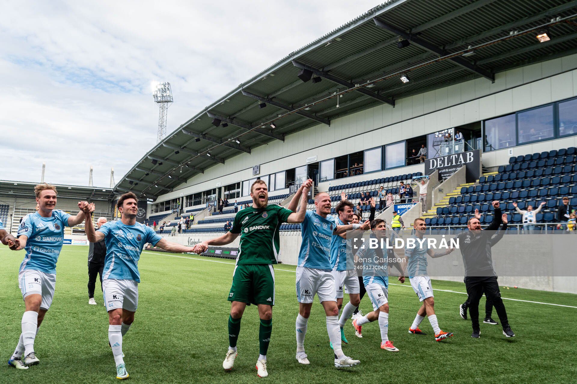 Gefles spelare jublar