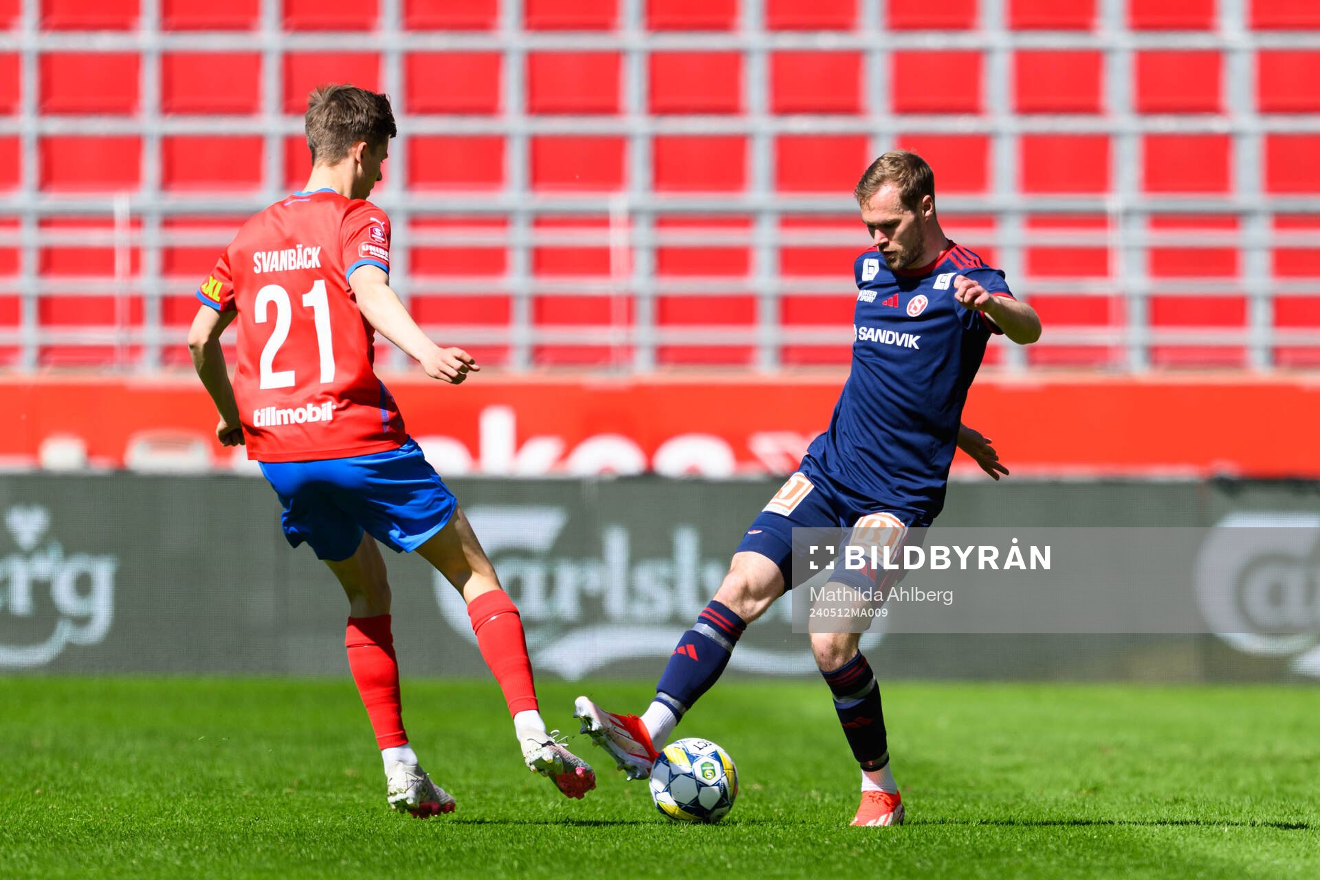 Helsingborgs Adrian Svanbäck och Sandvikens IFs Martin