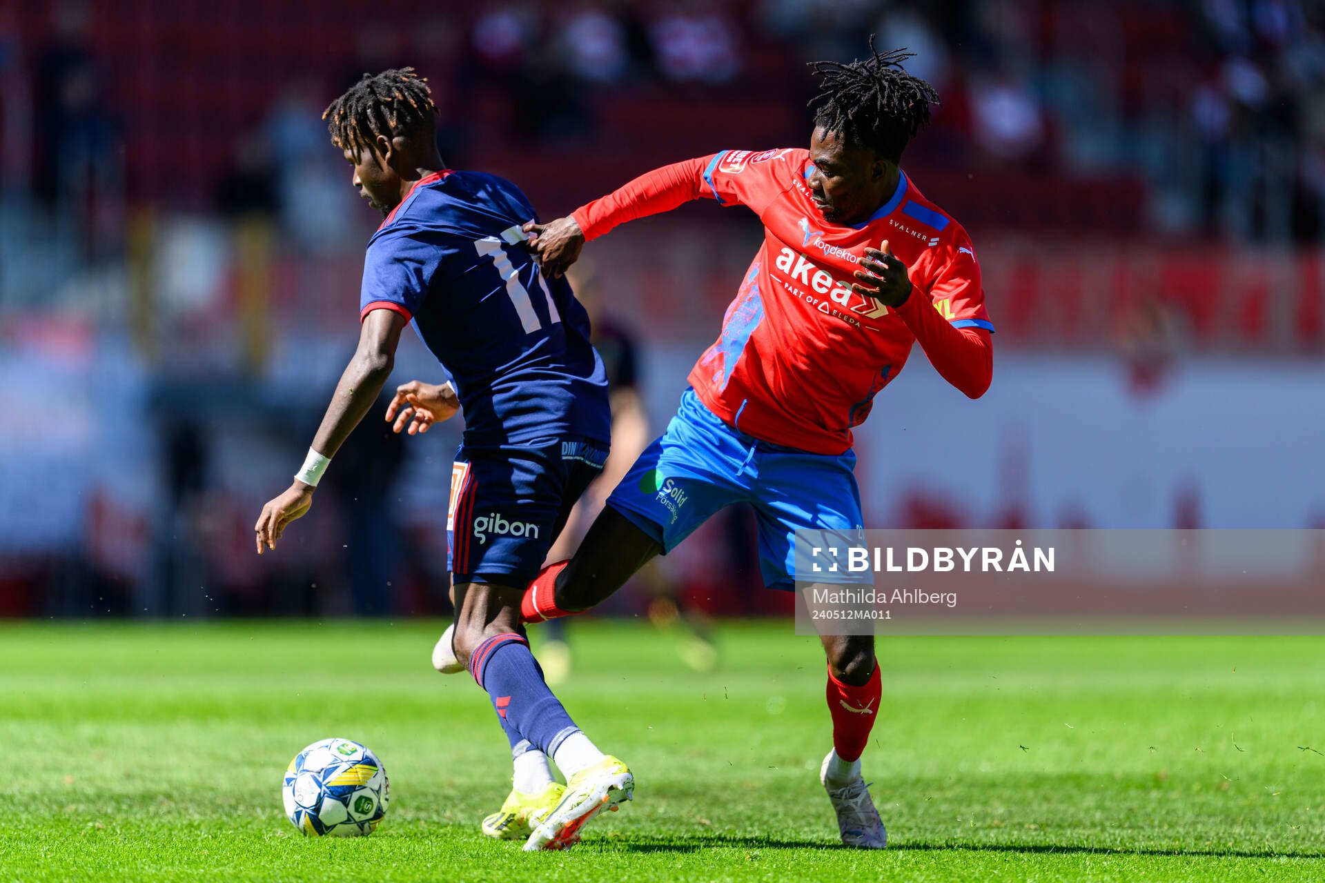 Sandvikens IFs Mamadou Kouyate och Helsingborgs Benjamin