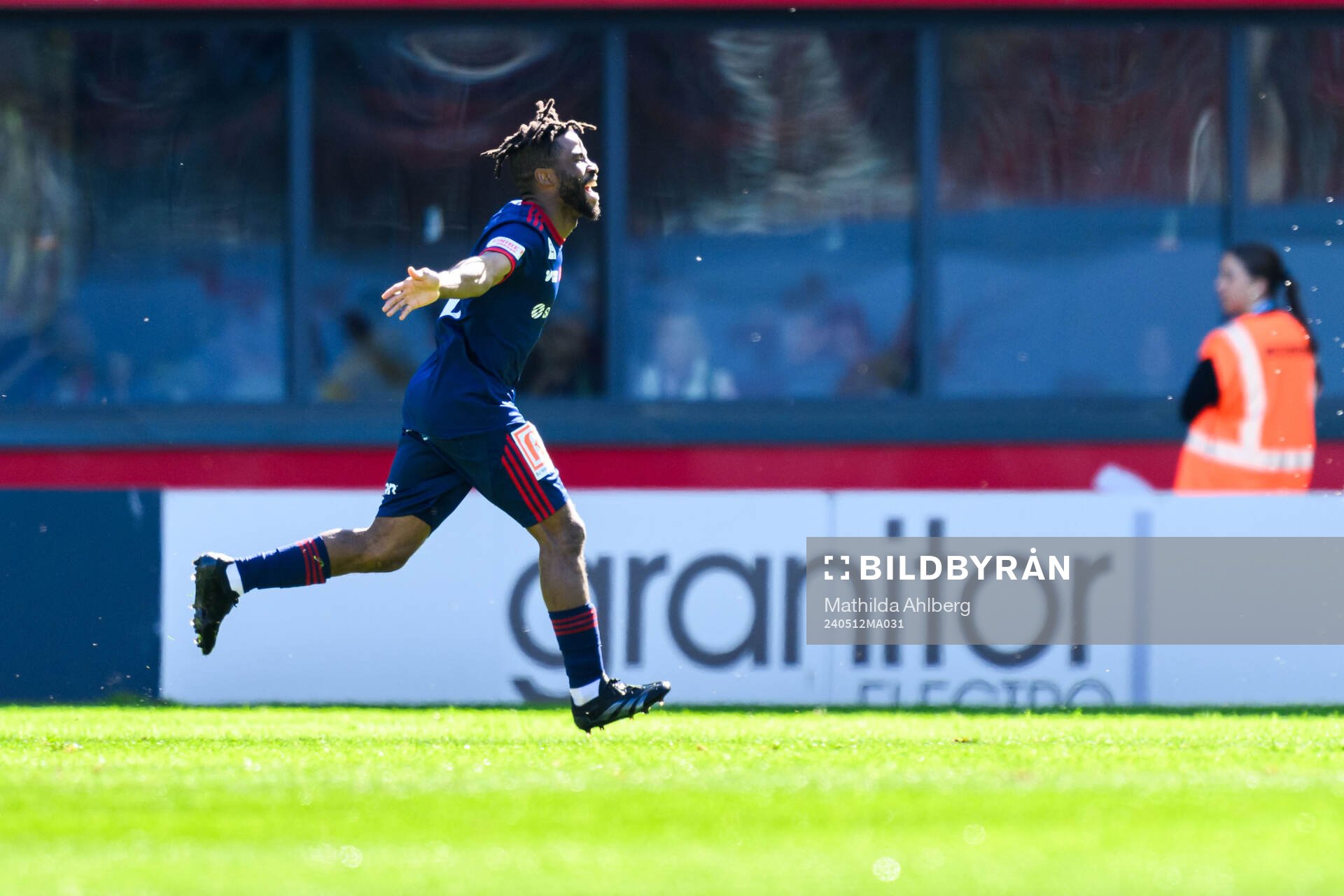 Sandvikens IFs John Junior Igbarumah jublar
