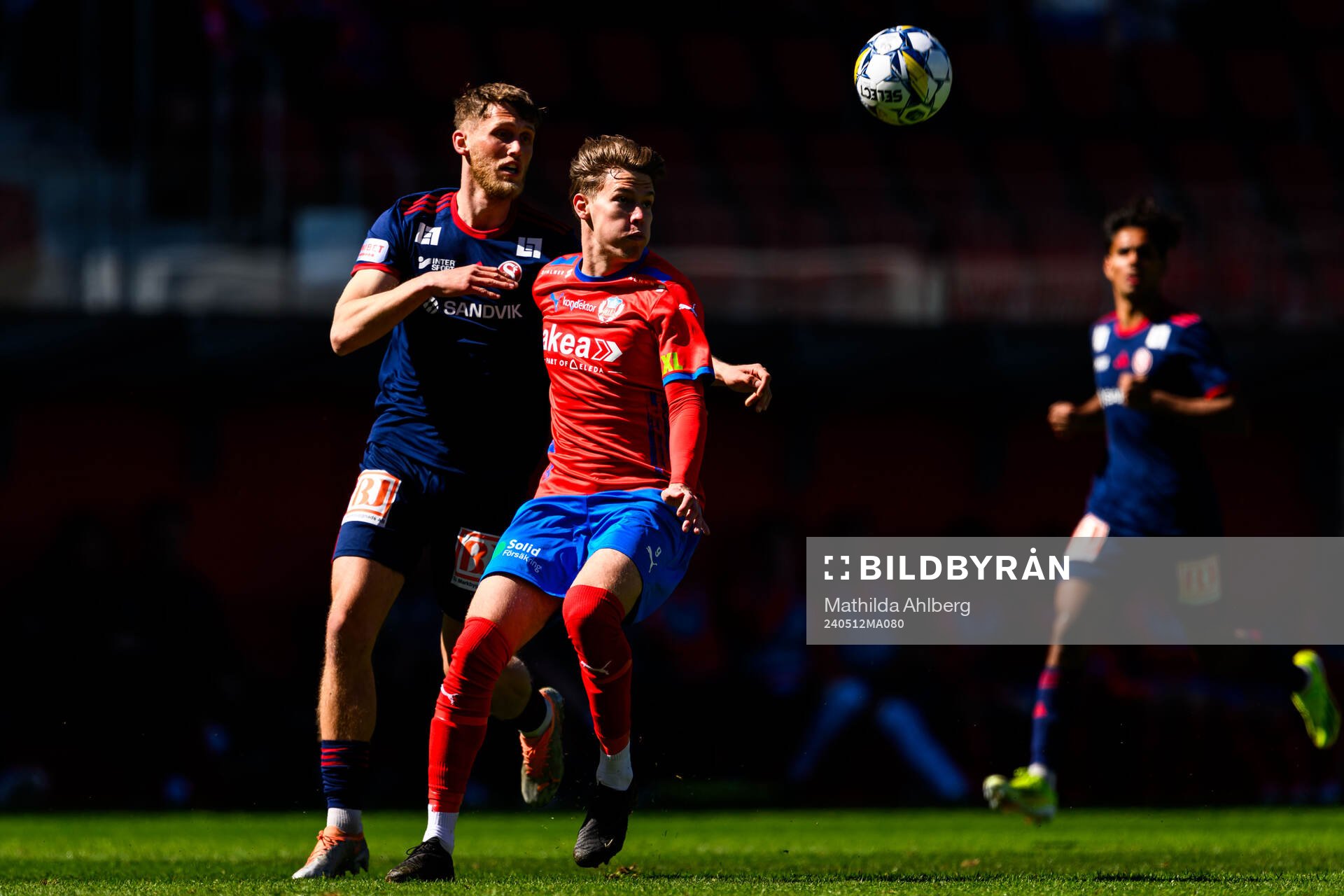 Sandvikens IFs Emil Engqvist och Helsingborgs Taylor