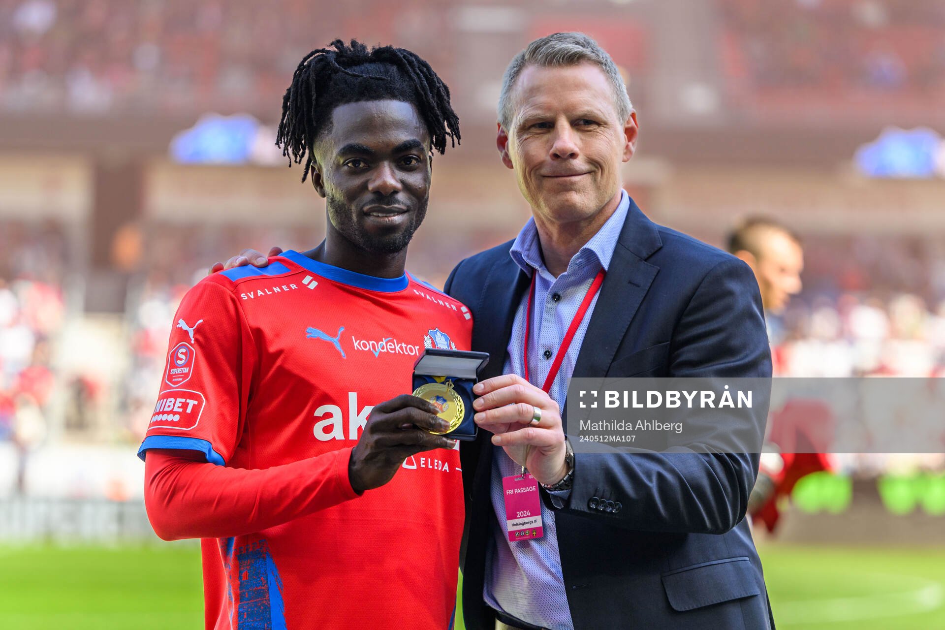 Helsingborgs Benjamin Acquah uppmärksammas av ordförande