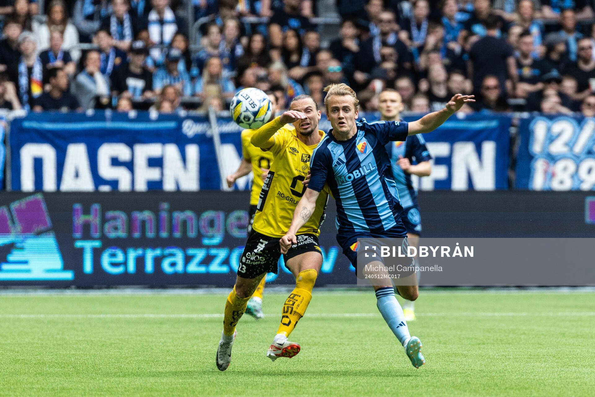 Elfsborgs Niklas Hult och Djurgårdens Oskar Fallenius