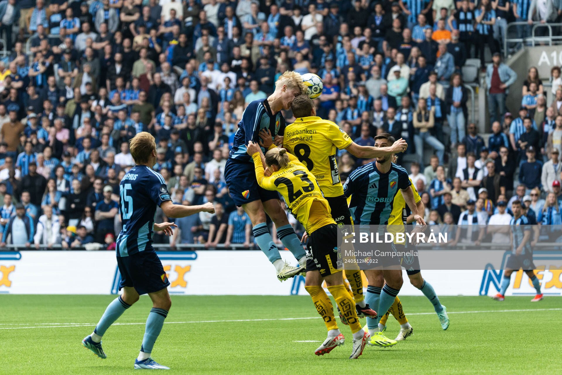 Djurgårdens Lucas Bergvall mot Elfsborgs Sebastian Holmen