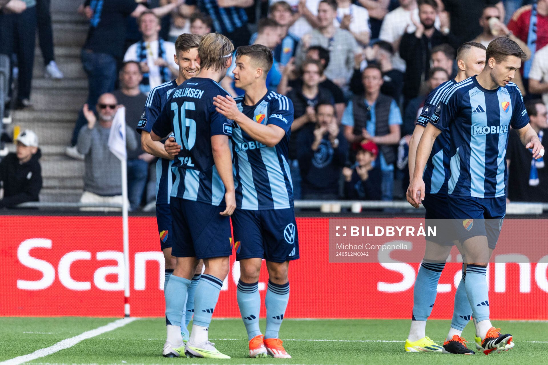 Djurgårdens Tobias Gulliksen jublar med Samuel Leach Holm