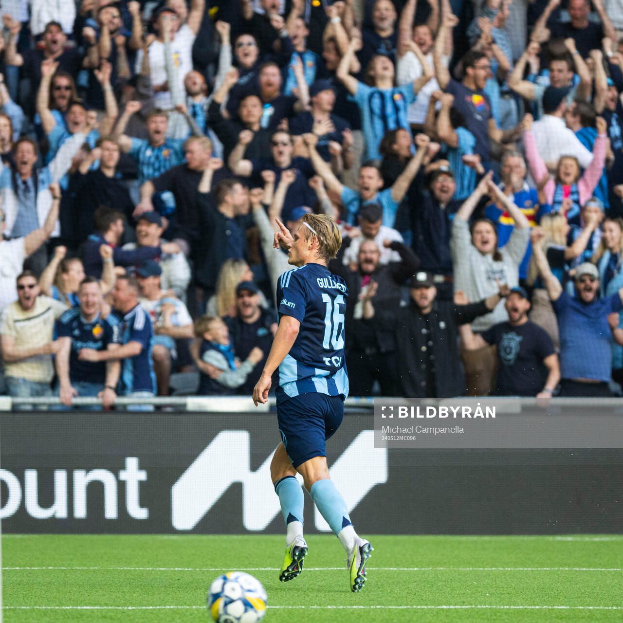 Djurgårdens Tobias Gulliksen jublar 2-0 målet under fotbollsmatchen i Allsvenskan mellan Djurgården och Elfsborg den 12 maj 2024 i Stockholm.