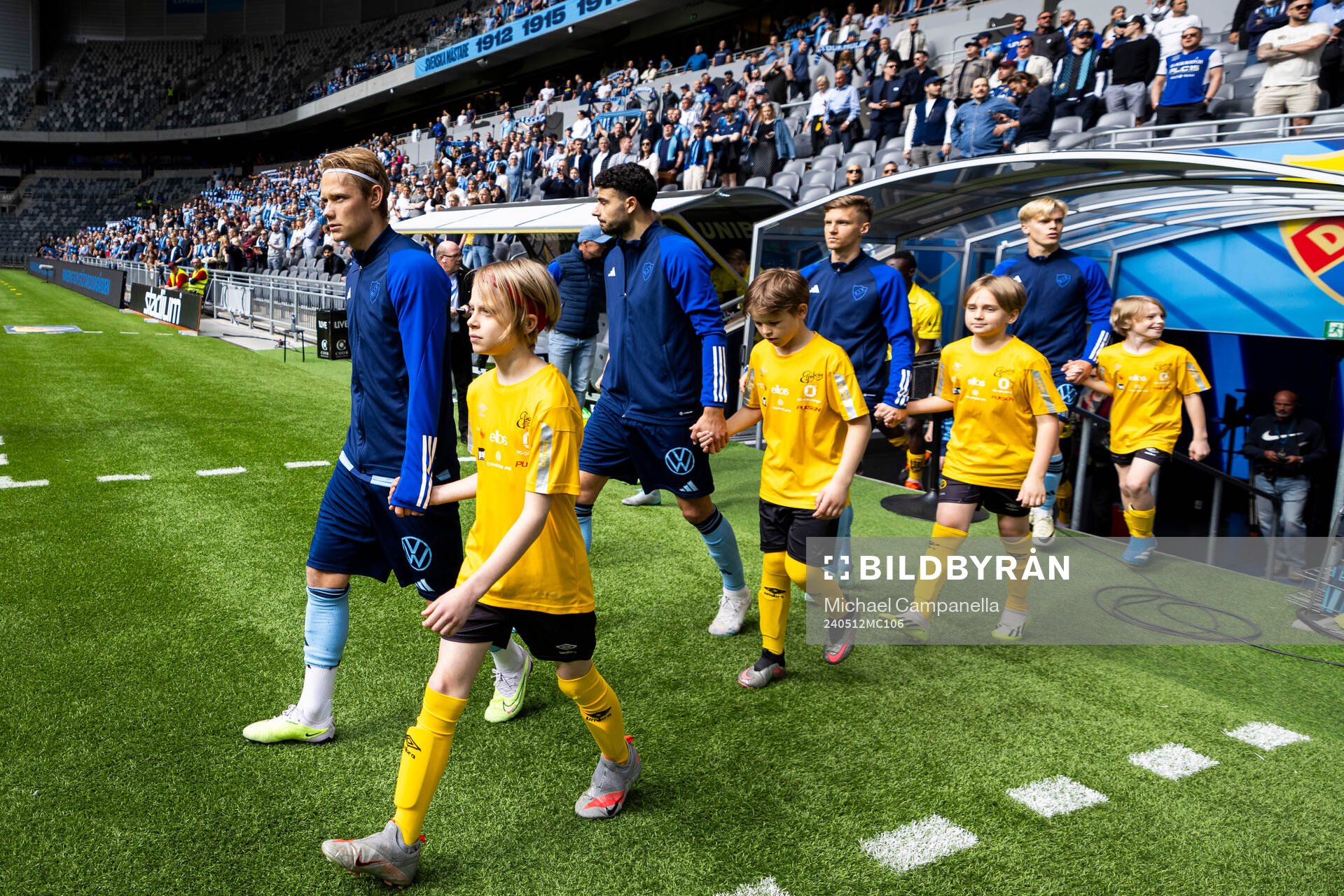 Djurgårdens spelarna kommer ut på planen