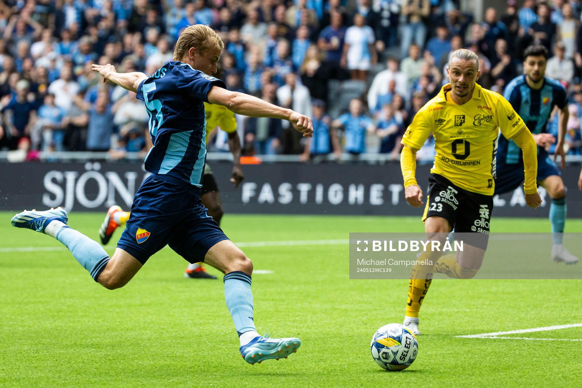 Djurgårdens Oskar Fallenius och Elfsborgs Niklas Hult